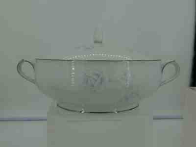 Noritake Virtue 2934 Covered Serving Bowl with Handles