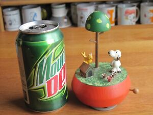 SNOOPY / PEANUTS ANRI  SNOOPY & YELLOW BIRD MUSIC BOX WOODEN VINTAGE