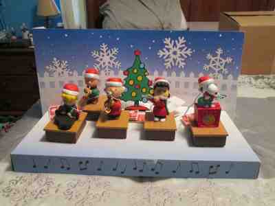  Hallmark Peanuts Charlie Brown Snoopy Christmas Musical Wireless Band w display