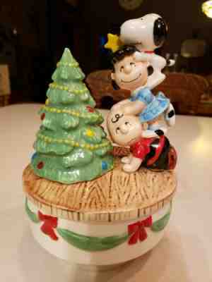 Vintage 1986 Peanuts Snoopy, Charlie Brown, Lucy Schmid Music box 