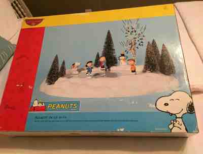 DEPT 56 PEANUTS Peanuts on Ice 2003 Action COMPLETE #56.59093 