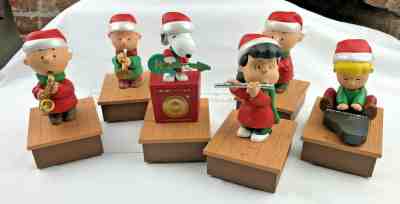 HALLMARK 2011-2012 PEANUTS WIRELESS 6 CHARACTER BAND PLUS Snoopy Tested