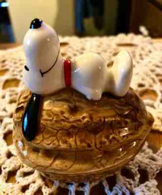 Peanuts Memorabilia Collectibles : Peanuts Snoopy Walnut Value