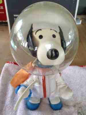 peanuts globe