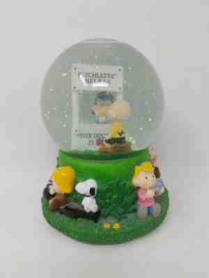 Peanuts musical globe charlie brown christmas