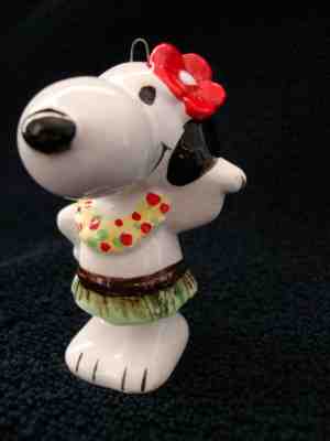 Vintage Rare Peanuts Snoopy Hawaiian Grass Skirt Ceramic Christmas Ornament