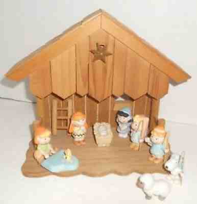 10 Vintage Peanuts Snoopy Willitts Nativity Ceramic Complete w/ Musical Manger