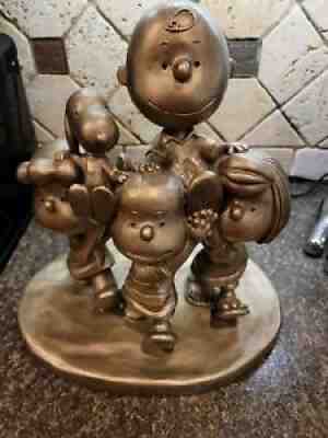 Peanuts Memorabilia Collectibles : Peanuts austin sculpture