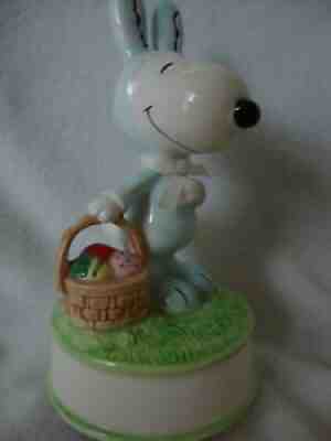 PEANUTS / SNOOPY EASTER PARADE MUSIC BOX BY SCHMID -