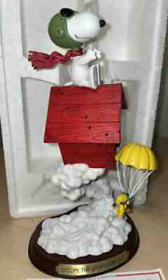 Danbury Mint PEANUTS Snoopy WWI Flying Ace Doghouse Figurine 971/5000 box ExCond