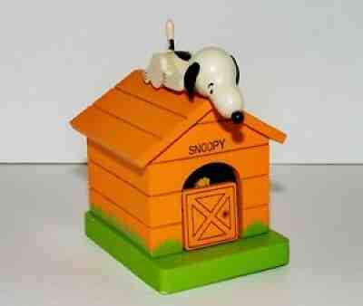 Details about   Snoopy & his dog house Peanuts Earrings adorable dog puppy