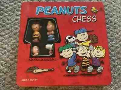 PEANUTS USAOPOLY CHESS SET COLLECTOR'S EDITION ~ SNOOPY CHARLIE BROWN RED TIN