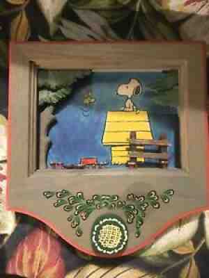 SNOOPY AND WOODSTOCK- PEANUTS ANRI WOODEN WALL HANGING MUSIC BOX â??Yellow Bird"