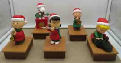 Hallmark Charlie Brown Peanuts Gang 2011 Christmas Wireless Musical Band 5 Pc