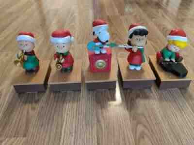 Set of 5 Hallmark Charlie Brown & Peanuts Gang 2011 2012 Wireless Christmas Band