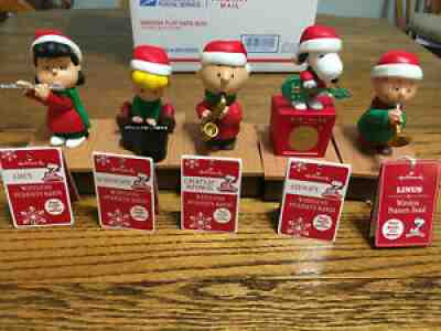 Â Hallmark Charlie Brown & Peanuts Gang 2011 2012 Wireless Christmas Band