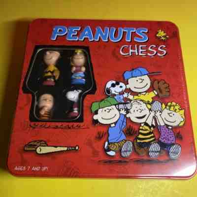 Vintage Peanuts: Factory Sealed Peanuts Chess Set / BG