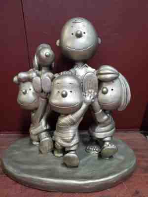 Peanuts Memorabilia Collectibles : Peanuts austin sculpture