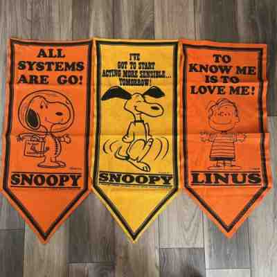 Peanuts Memorabilia Collectibles : Peanuts Felt Banner Snoopy