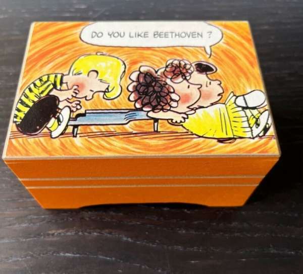 VINTAGE PEANUTS LUCY SCHROEDER FRIEDA MUSIC BOX 1970 RARE SCHMID SNOOPY