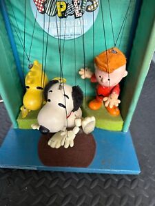 Peanuts Memorabilia Collectibles : Snoopy Pelham Puppet Peanuts