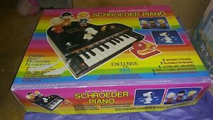 Peanuts charlie brown characters piano