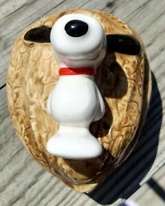 Peanuts Memorabilia Collectibles : Peanuts Snoopy Walnut Value