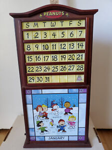 Peanuts vintage Danbury Mint stained glass perpetual calendar, battery lights