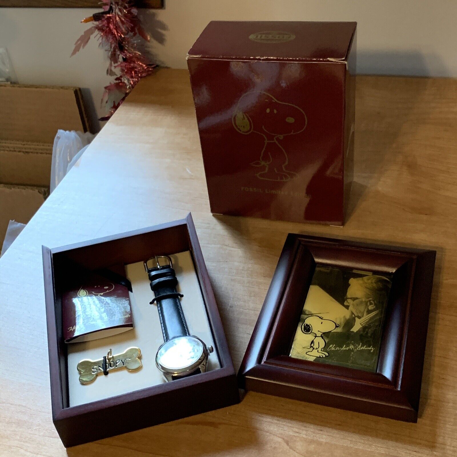 Fossil Fiftieth Anniversary 50th Peanuts Limited Edition Vintage Snoopy Schultz