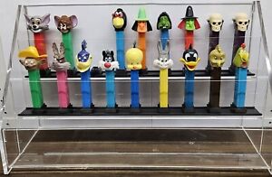 17 Vintage No Feet Pez Dispensers Looney Tunes  Plus 3 Tier Acrylic Grand Stand