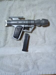 その他 Vintage PEZ space Gun Dispenser 1981 K22i49911 PEZ SPACE GUN RED & BLACK COMPLETE 1981 AUSTRIA