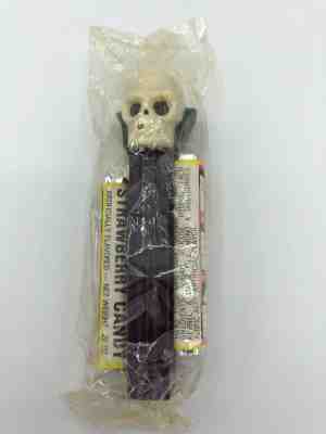 SKULL PEZ DISPENSER NO FEET SEALED IN PACKAGE VINTAGE 1972 