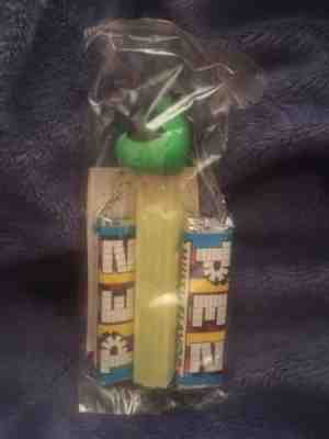 VINTAGE PEZ YAPPY DOG NEW IN PKG 1960'S TO 1970'S CELLO HAS MINOR RIP