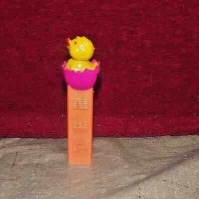 HTF Vintage Pez No Hat No Feet Chick In Pink Egg w/Orange Body Dispenser 
