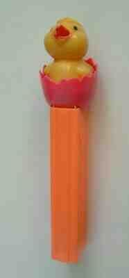 VINTAGE PEZ NO FEET CHICK IN EGG NO HAT VERSION w MAGENTA EGG LIGHT ORANGE BASE