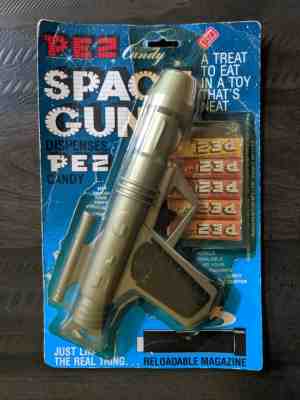 PEZ - Rare Vintage 1980s SILVER PEZ SPACE GUN On Card! 