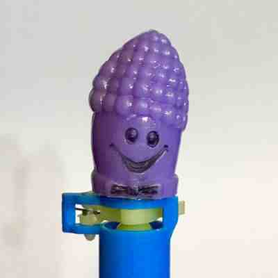 ???? - VINTAGE TV PALS - GRAPES CANDY DISPENSER / TOTEM YUMMY PEZ - RARE