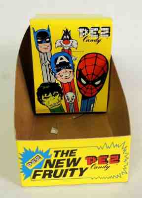 A915. PEZ EMPTY DISPLAY BOX MARVEL & DC SUPER HEROES NEW FRUITY PEZ (1982)