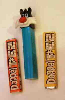 VINTAGE PEZ NO FEET SYLVESTER WITH RARE SET OF 2 DOPPEL PEZ CANDY PACKS