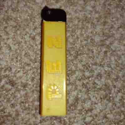 EXTREMELY RARE PEZ from the 50'S NO FEET Translucent Yellow Stem, black top