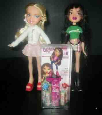 (2) Vintage Bratz Dolls Figures Lot 2001 W Bratz Ultra Klik Candy Dispenser