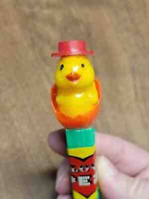 VINTAGE PEZ DISPENSER NO FEET CHICK in redish orange EGG W/ red HAT green stem
