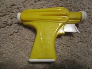 PEZ 1950'S YELLOW SPACE GUN--RARE