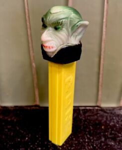 Vintage Pez Vampire  Eerie  Specter Hong Kong soft head Clean USA Stem