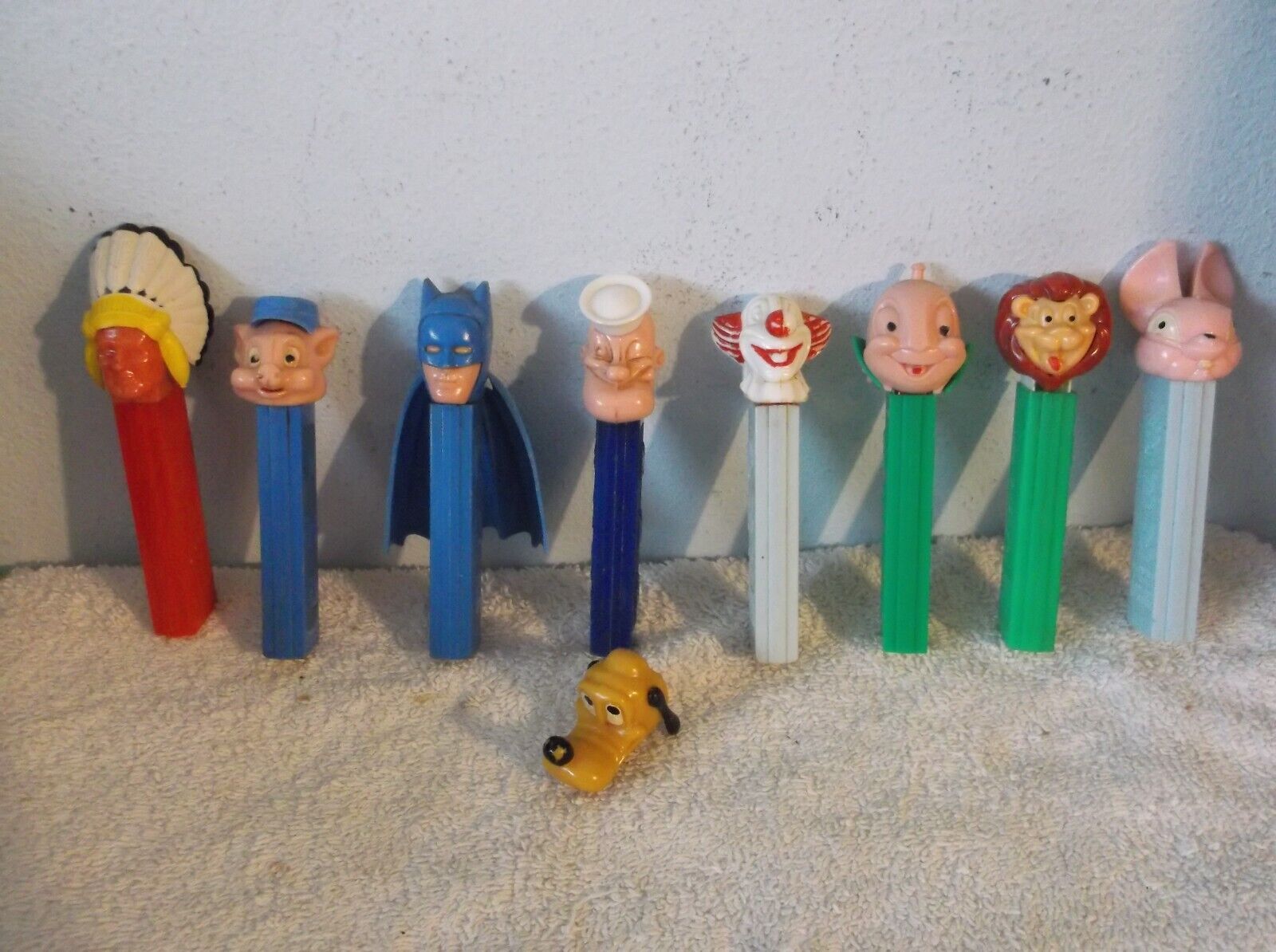 Lot of 8 Vintage NO FEET Pez made in Australia - Indian Chief Clown Popeye  ETC.