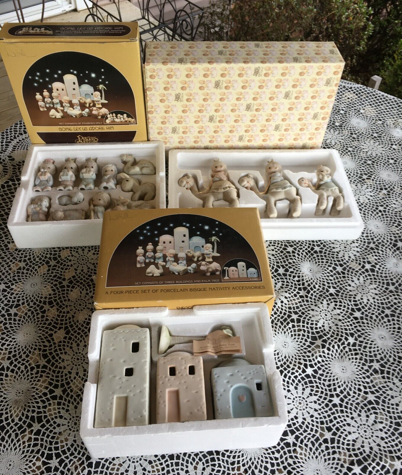 PRECIOUS MOMENTS MINI NATIVITY THEY FOLLOWED THE STAR BUILDINGS PALM TREE-ADORE