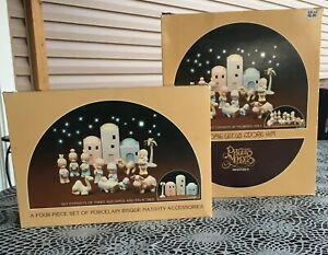 PRECIOUS MOMENTS COME LET US ADORE HIM NATIVITY-E-2395 & 3 BUILDINGS-PALM TREE