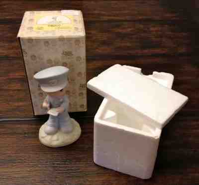 Precious Moments Figurine - pm 12297, It Is Better To Give Than To Receive w/box