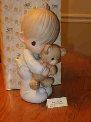 Precious Moments Large 9 Inch Jesus Loves Me #004 Boy w/ Teddy Bear , glass case