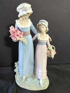 Lladro Figurine Daughters with flowers #5013 VINTAGE figurines